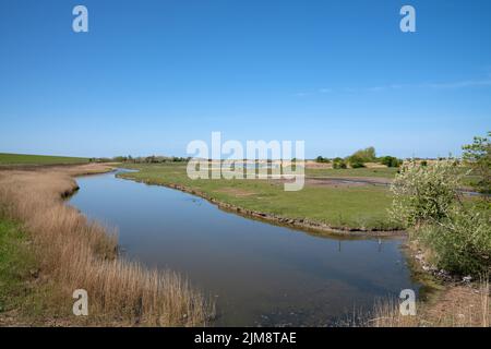 Panoramabild der Landschaft entlang der Deiche von Pellworm, Nordfriesland, Deutschland Stockfoto