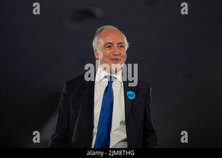 Michael Howard unterstützt Rishi Sunak während der Veranstaltung der konservativen Parteiführung in Cardiff am 2022. August. Stockfoto