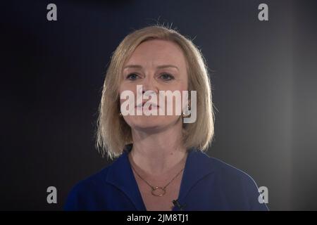 Liz Truss während der Veranstaltung des konservativen Parteiführungs-Wettbewerbs in Cardiff, August 2022. Stockfoto