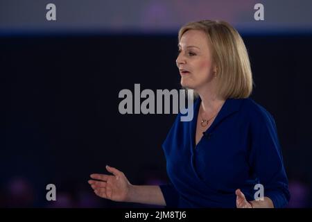 Liz Truss während der Veranstaltung des konservativen Parteiführungs-Wettbewerbs in Cardiff, August 2022. Stockfoto