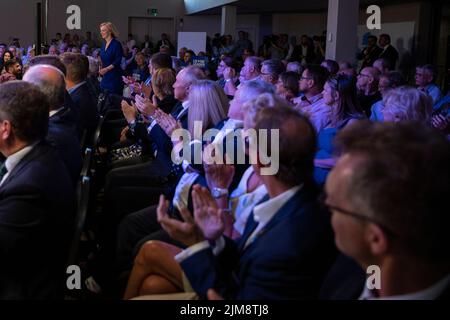 Liz Truss während der Veranstaltung des konservativen Parteiführungs-Wettbewerbs in Cardiff, August 2022. Stockfoto