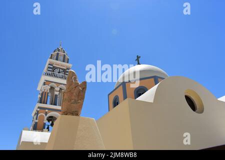 Die Kathedrale des Heiligen Johannes des Täufers ist eine Pfarrei der römisch-katholischen Kirche in Fira Thera, auf der Insel Santorini in Griechenland, Kykladen-Inseln Stockfoto