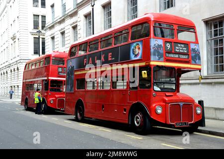 2 rote Londoner Busse Stockfoto