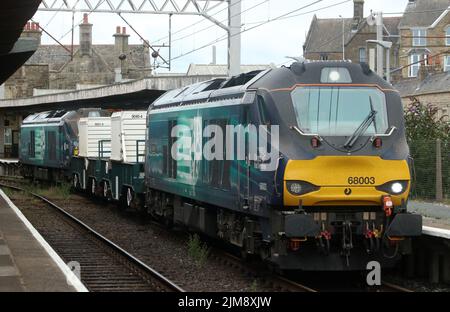 Direct Rail Services Klasse 68 UK Leichte Diesel-elektrische Loks 68003 scharfsinnige und 68004 Rapid, warten in Carnforth mit Kernflaskenzug 3.. August 2022. Stockfoto