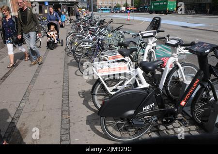 Kopenhagen /Dänemark/05. August 2022/verschiedene Compnaies Elektrofahrräder in der dänischen Hauptstadt. (Foto..Francis Joseph Dean/Dean Picturs. Stockfoto