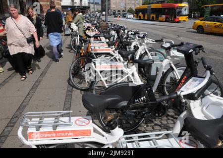 Kopenhagen /Dänemark/05. August 2022/verschiedene Compnaies Elektrofahrräder in der dänischen Hauptstadt. (Foto..Francis Joseph Dean/Dean Picturs. Stockfoto