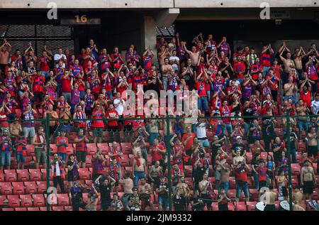 Trnava, Slowakei. 04. August 2022. Unterstützer von Rakow beim zweiten Qualifikationsrunde des UEFA Conference League First Leg-Spiels zwischen dem FC Spartak Trnava und Rakow Czestochowa am 4. August 2022 in Trnava, Slowakei. (Foto by PressFocus/Sipa USA)France OUT, Poland OUT Credit: SIPA USA/Alamy Live News Stockfoto