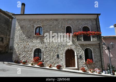 Ein altes Adelshaus von Greci, ein Dorf in der Provinz Avellino in Kampanien. Stockfoto