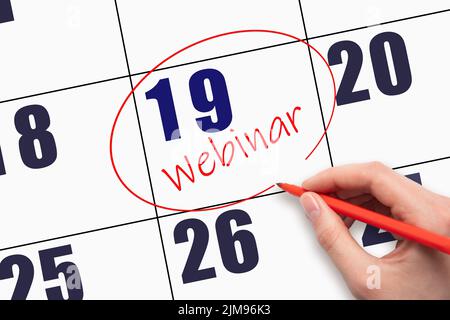 19. Tag des Monats. Webinar zum Schreiben von Texten und Umkreisen des Kalenderdatums. Datum des Webinars im Kalender oder auf der Tagesordnung. Tag des Jahres Konzept. Stockfoto