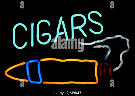 Zigarren-Neon-Schild Stockfoto