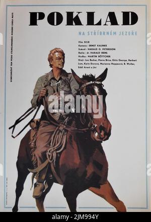 Tschechisches Plakat für LEX BARKER als Old Shatterhand PIERRE BRICE als Winnetou KARIN DOR und HERBERT LOM in DER SCHATZ IM SILBERSEE / DER SCHATZ DES SILBERSEES / POKLAD NA STŘÍBRNÉM JEZEŘE 1962 REGISSEUR HARALD REINL ROMAN KARL Mai Westdeutschland - Frankreich - Jugoslawien Koproduktion Rialto Film Preben-Philipsen / Jadran Film / Societe Nouvelle de Cinematographie (SNC) Stockfoto