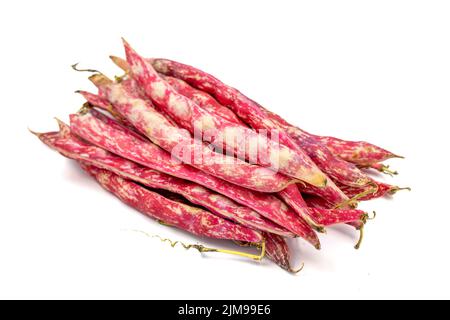 Reife Kidney Beans. Frische und rohe Kidney Beans isoliert auf weißem Hintergrund. Bio-Lebensmittel. Nahaufnahme Stockfoto