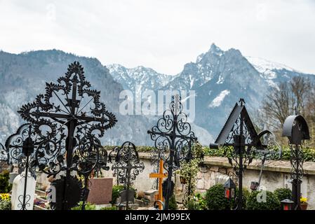 Friedhof im Salzkammergut, Österreich Stockfoto