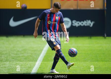 Robert Lewandowski während seiner Präsentation als neuer Spieler des FC Barcelona im Camp Now Stadium am 5. August 2022 in Barcelona, Spanien. (Foto von Bagu Blanco / PRESSIN) Stockfoto