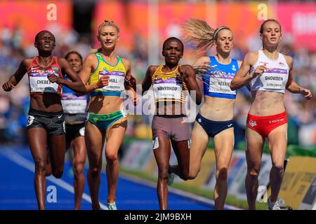 Birmingham, Großbritannien. 05. August 2022. Die ugandische Winnie Nanyondo gewinnt am 8/5/2022 in Birmingham, Großbritannien, die Hitze der Women's 1500m. (Foto von Conor Molloy/News Images/Sipa USA) Quelle: SIPA USA/Alamy Live News Stockfoto