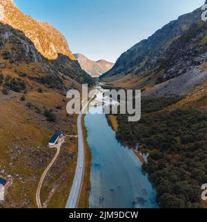 Stardalselva River in Vestland, Norwegen - Luftaufnahme Stockfoto
