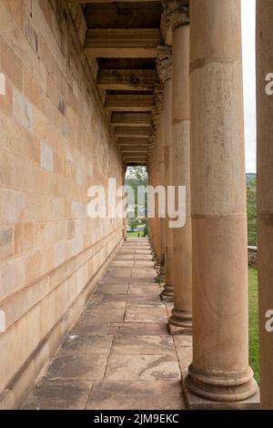 hermitage von Säulen im Dorf las fraguas im Norden spaniens Stockfoto