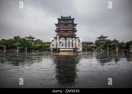 Prinz-Teng-Pavillon in Nanchang, China bei Regen Stockfoto