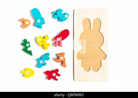 Set von Form Montessori Stil Spielzeug Kinder Holz umweltfreundliche Logik-Spiele für Vorschulkinder Spielsachen für die Baby-Entwicklung. Sammlung von pädagogischen Elementen für die frühkindliche Entwicklung. Stockfoto