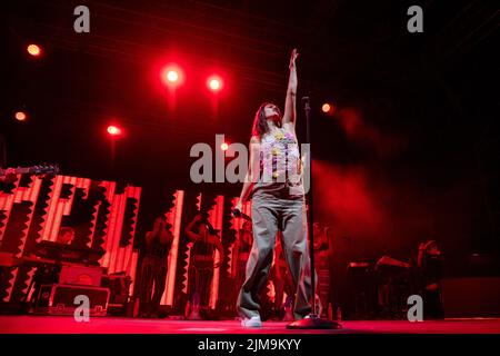 Palmanova, Italien. 04. August 2022. Elisa spielt auf der Bühne während Elisa - Back to the Future, Italienische Sängerin Musikkonzert in Palmanova, Italien, August 04 2022 Quelle: Independent Photo Agency/Alamy Live News Stockfoto