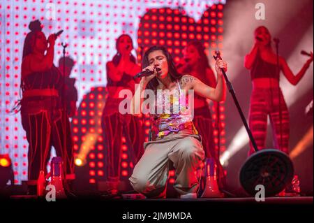 Palmanova, Italien. 04. August 2022. Elisa spielt auf der Bühne während Elisa - Back to the Future, Italienische Sängerin Musikkonzert in Palmanova, Italien, August 04 2022 Quelle: Independent Photo Agency/Alamy Live News Stockfoto