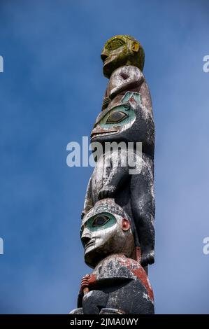 Detail eines Totempostens in Sitka, Alaska. Stockfoto