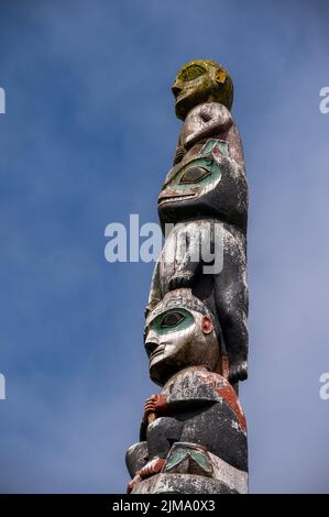 Detail eines Totempostens in Sitka, Alaska. Stockfoto