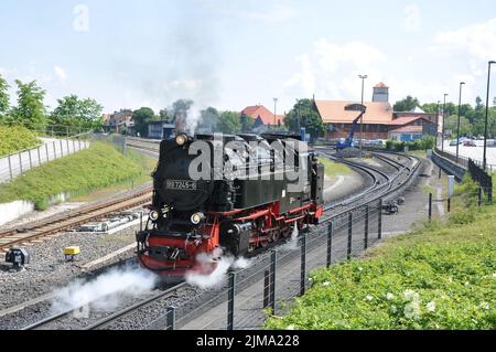 Eine szenische Aufnahme der Dampflok der Schmalspurbahnen Harz am Bahnhof Wernigerode in Deutschland Stockfoto