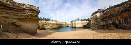 Die Loch Ard Gorge ist Teil des Port Campbell National Park, Victoria, Australien, ca. drei Autominuten westlich von The Twelve Apostles. Stockfoto