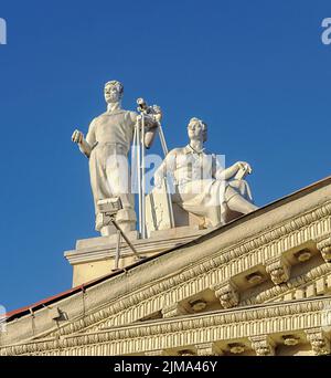 Skulptur auf dem Dach des Gewerkschaftspalastes in Minsk Stockfoto