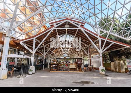 Canela, RS, Brasilien - 19. Mai 2022: Architektonische Details der Innenräume des Bahnhofs Campos de Canella. Touristisches Ziel der Stadt Canela. Stockfoto