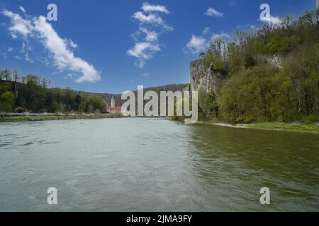 Donaudurchbruch von Kelheim zum Kloster Weltenburg mit Felsen und der Strömung der Donau Stockfoto