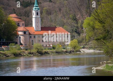 Donaudurchbruch von Kelheim zum Kloster Weltenburg mit Felsen und der Strömung der Donau Stockfoto