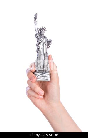 Hand mit einem Freiheitsstatue souvenir Spielzeug Stockfoto