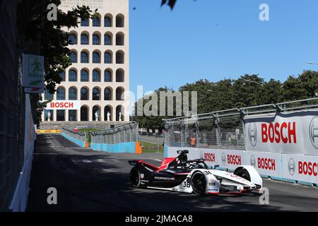 Circuito Cittadino dell'EUR, Rom, Italien - 2022. APRIL 10: Andre Lotterer (GER) - Porsche 99X Electric - TAG Heuer Porsche Formula E Team (Foto von A Stockfoto