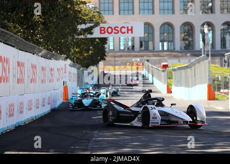 Circuito Cittadino dell'EUR, Rom, Italien - 2022. APRIL 10: Andre Lotterer (GER) - Porsche 99X Electric - TAG Heuer Porsche Formula E Team (Foto von A Stockfoto