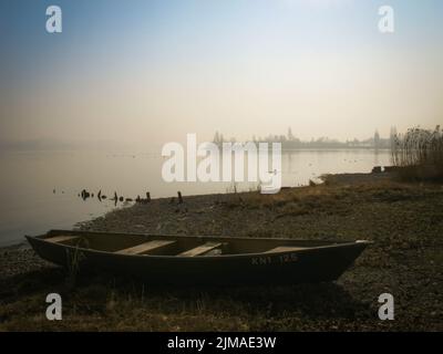 Fischerboot am Ufer der Insel Reichenau - Bodensee Stockfoto