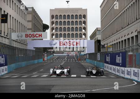 Circuito Cittadino dell'EUR, Rom, Italien - 2022. APRIL 09: Andre Lotterer (GER) - Porsche 99X Electric - TAG Heuer Porsche Formula E Team (Foto von A Stockfoto