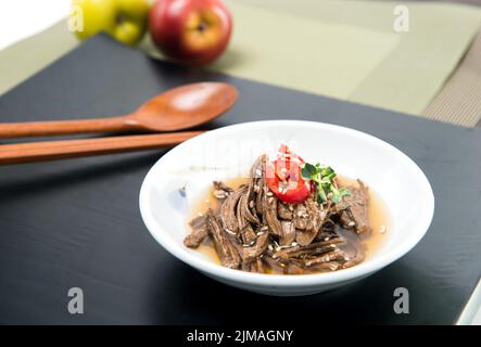 Koreanisches Essen, Jangjorim, Rindfleisch gekocht in Sojasauce Stockfoto