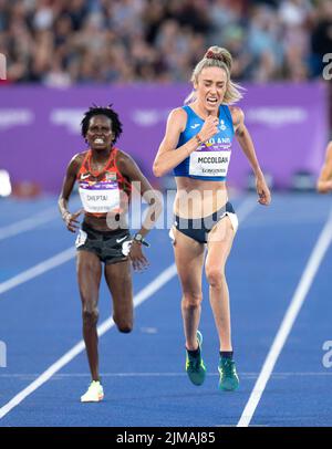 Eilish McColgan aus Schottland auf ihrem Weg zur Gewinnerin der Frauen-10.000m bei den Commonwealth Games im Alexander Stadium, Birmingham, England, am 3. Augu Stockfoto