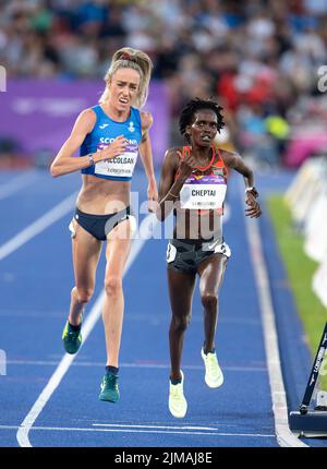 Eilish McColgan aus Schottland auf ihrem Weg zur Gewinnerin der Frauen-10.000m bei den Commonwealth Games im Alexander Stadium, Birmingham, England, am 3. Augu Stockfoto