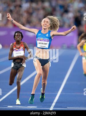 Eilish McColgan aus Schottland auf ihrem Weg zur Gewinnerin der Frauen-10.000m bei den Commonwealth Games im Alexander Stadium, Birmingham, England, am 3. Augu Stockfoto