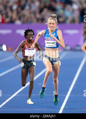 Eilish McColgan aus Schottland auf ihrem Weg zur Gewinnerin der Frauen-10.000m bei den Commonwealth Games im Alexander Stadium, Birmingham, England, am 3. Augu Stockfoto