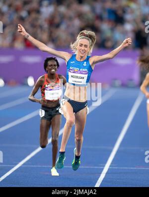 Eilish McColgan aus Schottland auf ihrem Weg zur Gewinnerin der Frauen-10.000m bei den Commonwealth Games im Alexander Stadium, Birmingham, England, am 3. Augu Stockfoto