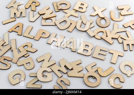 Das Wort Alphabet in Holzbuchstaben Stockfoto