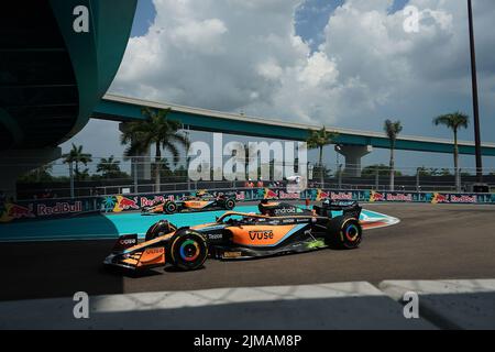 06.05.2022, Miami International Autodrome, Miami, FORMEL 1 CRYPTO.COM MIAMI GRAND PRIX, im Bild Lando Norris (GBR), McLaren F1 Team, Daniel Ricciardo Stockfoto