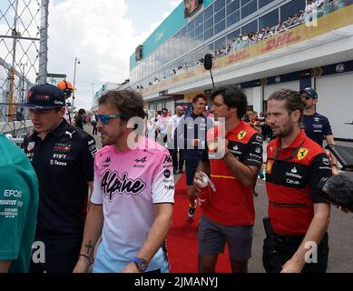 08.05.2022, Miami International Autodrome, Miami, FORMULA 1 CRYPTO.COM MIAMI GRAND PRIX , im Bild Fernando Alonso (ESP), Alpine F1 Team, Carlos Sainz J Stockfoto