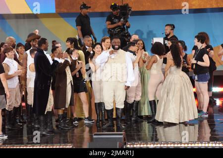 New York, USA. 05. August 2022. Die Besetzung von „Hamilton“ am Broadway tritt am 5. August 2022 auf Good Morning America im Rumsey Field Central Park in New York, NY, auf. (Foto von Efren Landaos/Sipa USA) Quelle: SIPA USA/Alamy Live News Stockfoto