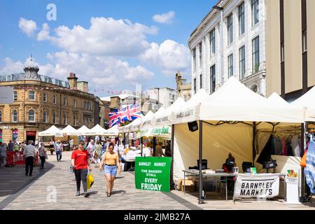 Barnsley Marktstände in der Queen Street im Stadtzentrum Freiluftmarkt Barnsley South Yorkshire West Riding of Yorkshire England GB Europa Stockfoto