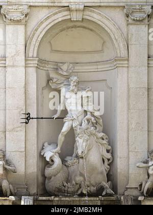 Salzburg - Kapitelbrunnen, Neptunskulptur, Österreich Stockfoto